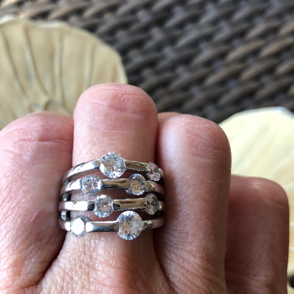 💗Host pick🌈CZ ring size 6 with 4 rows - 8 stones - Picture 4 of 6